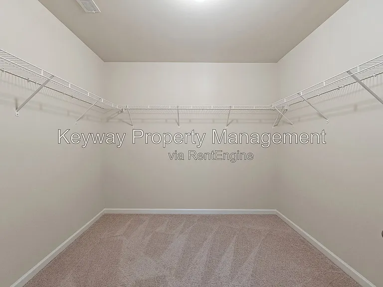 910 Clover Ct — Photo 14