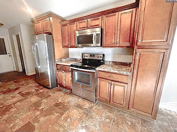 4th image of 4825 Wildwood Ln