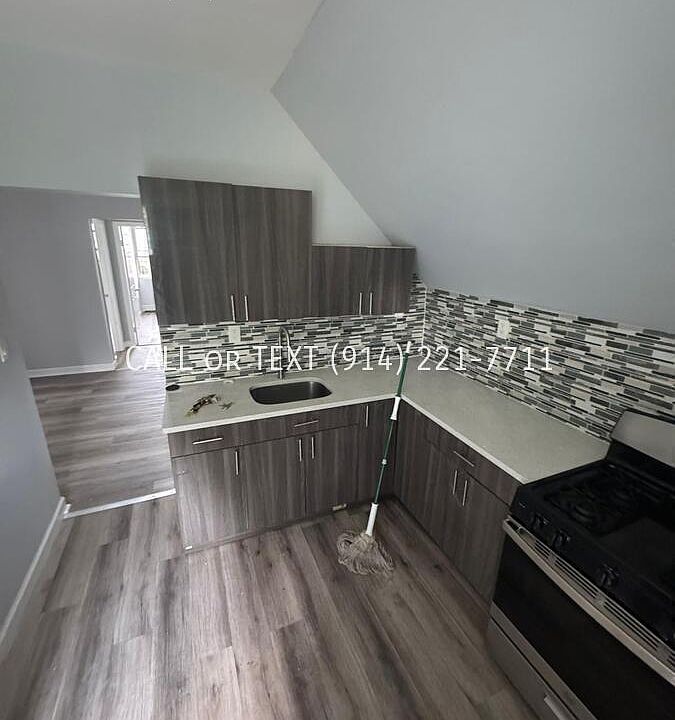 1st image of 104 Buena Vista Ave