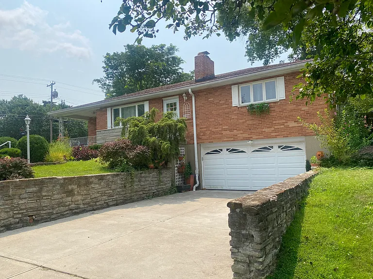 1099 Alnetta Dr — Photo 2