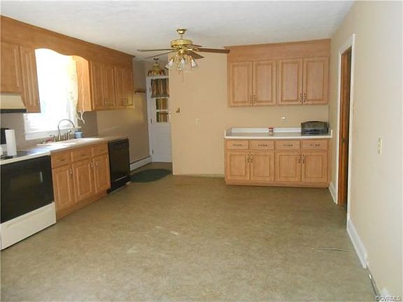 Large Kitchen with newer cabinets and counter tops