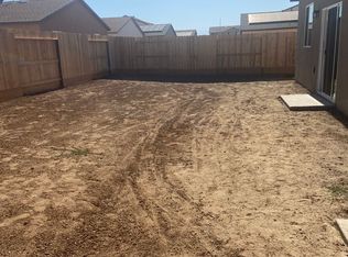 1948 E Early Ave, Reedley, CA 93654