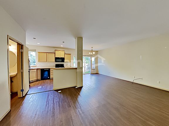 5th image of 221 84th Ave NE