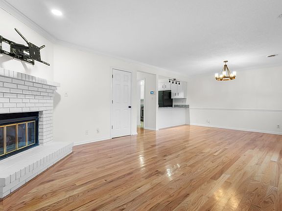 5th image of 319 Kingswood Ct