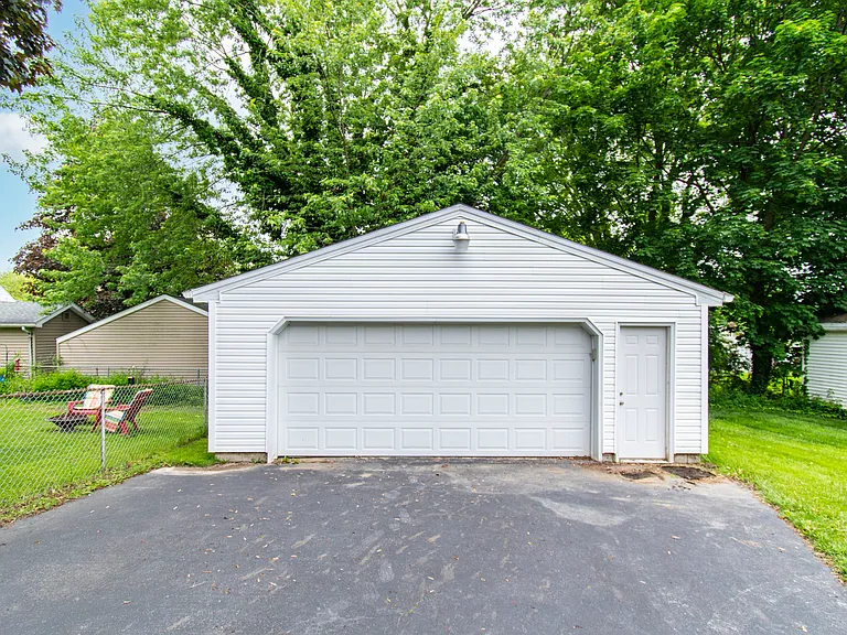 7116 Claybourne Ave — Photo 10