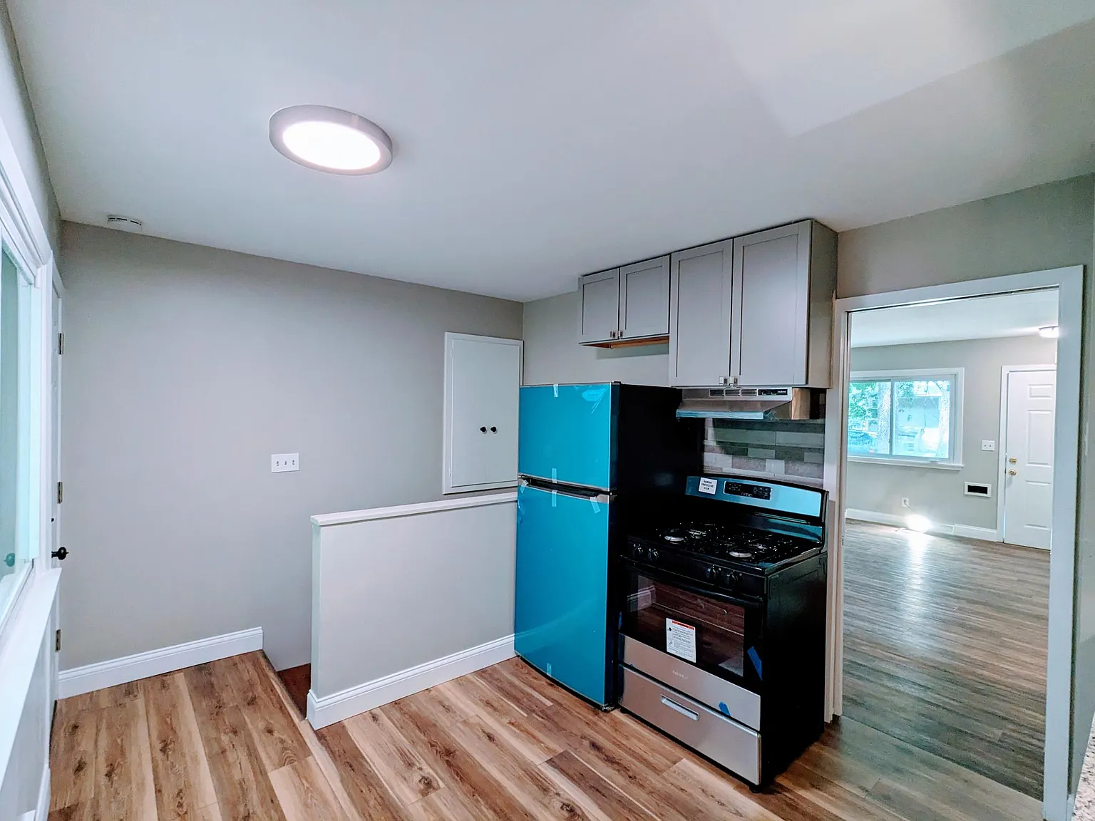 Newly remodeled, 3 bed plus den 1.0 bath, 1228 sqft — Photo 1