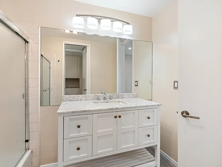 5340 Yarmouth Ave #108 — Photo 19