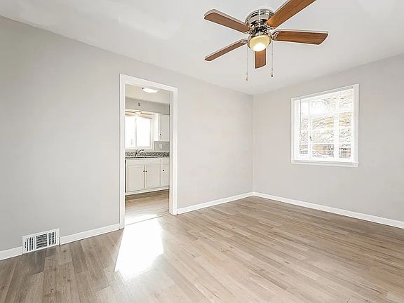 4th image of 2942 Stafford St #1
