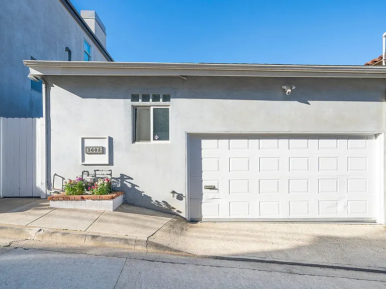 3605 Crest Dr — Photo 2