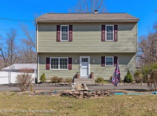 292 Smithburg Rd, Manalapan, NJ 07726