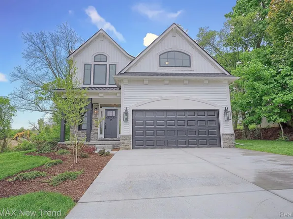 120 W Summit St, Milford, MI 48381