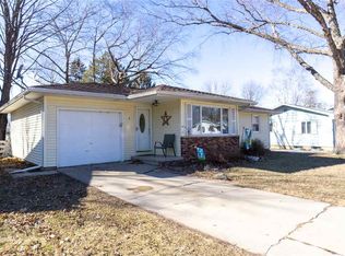 3701 Knoll Ridge Dr, Cedar Falls, IA 50613