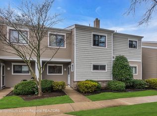 10 Elizabeth Ct, Tinton Falls, NJ 07724