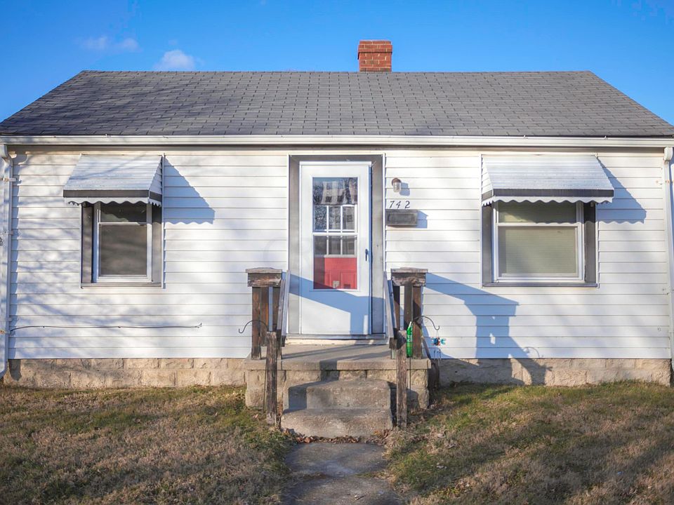 1st image of 742 Maple Grove Ave
