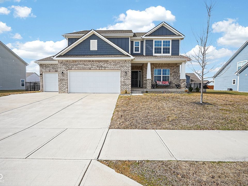 1st image of 3819 Castle Hill Dr