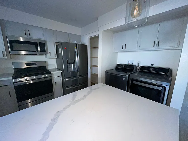 795 Archwood Ave #795 — Photo 3