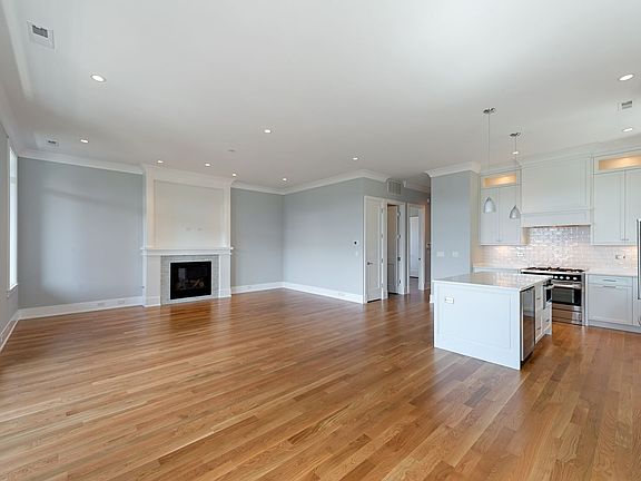 5th image of 1235 N Greenview Ave #B