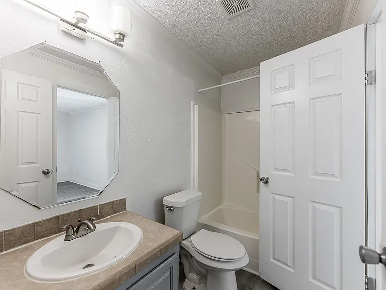 114 Varsity Dr — Photo 22