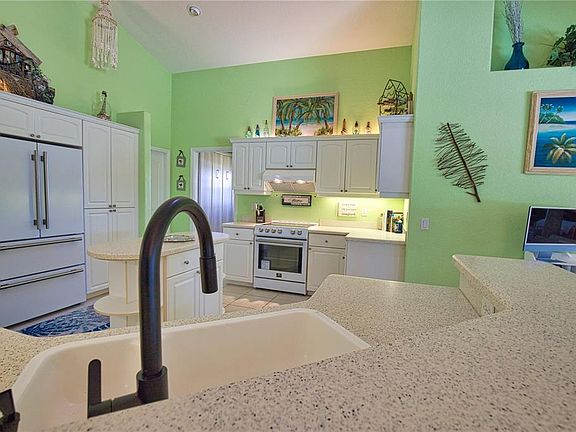 4th image of 525 Rotonda Cir
