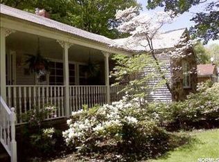 1074 Som Center Rd, Mayfield Heights, OH 44124