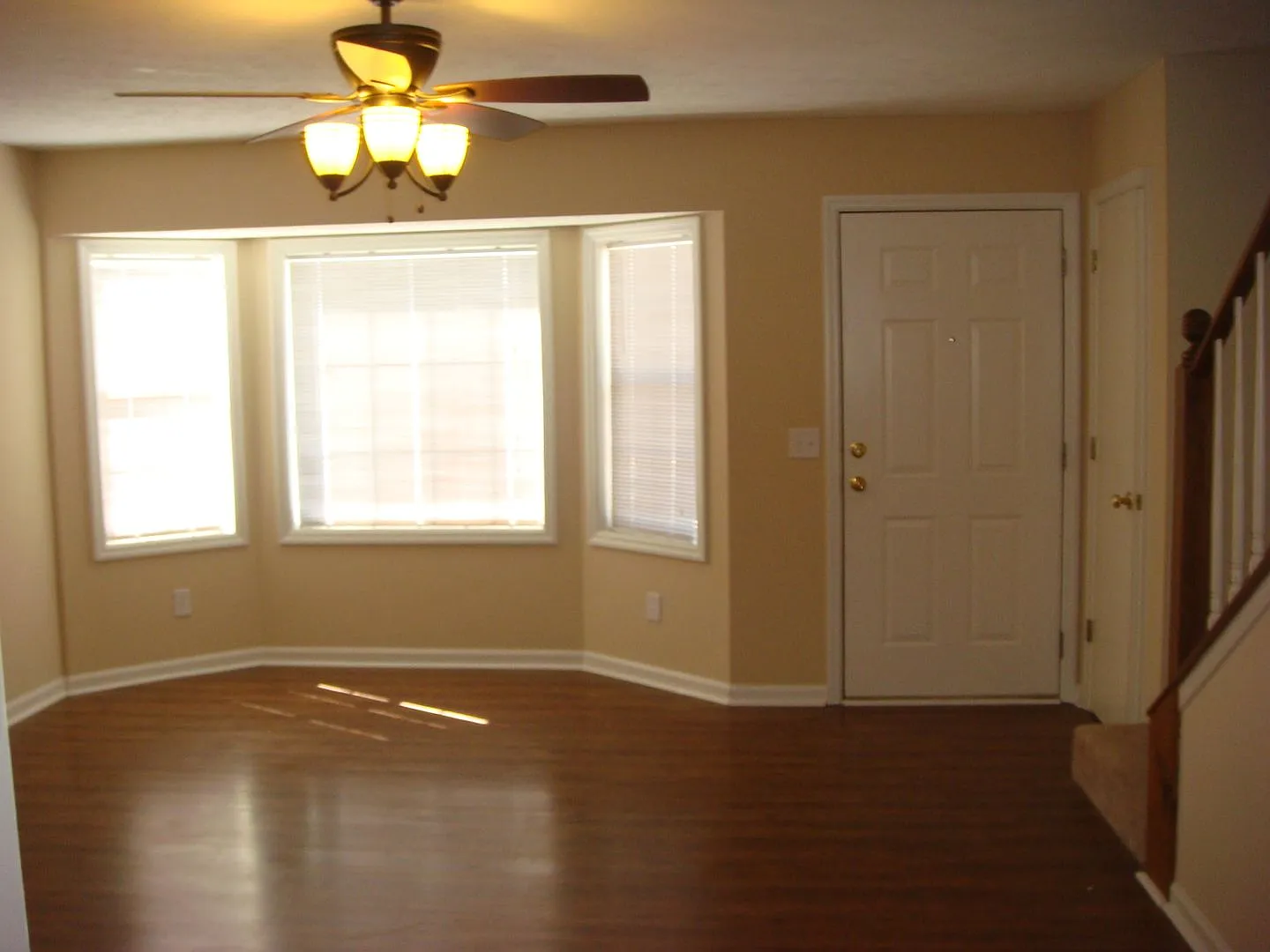 Charming 2 Bed, 1.5 Bath Rental in a Convenient Location — Photo 3