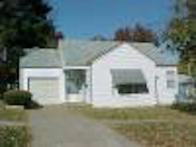 2nd image of 1310 18th St