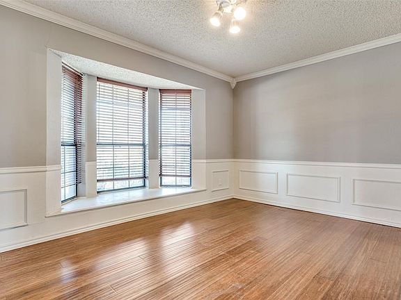 5th image of 1421 Knob Hill Dr