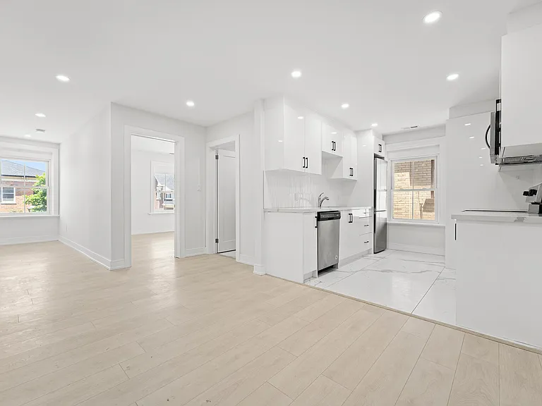 35 Wellington St #2L — Photo 3