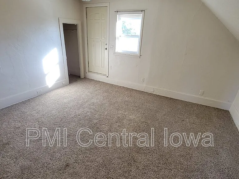 2220 E Walnut St #3 — Photo 2