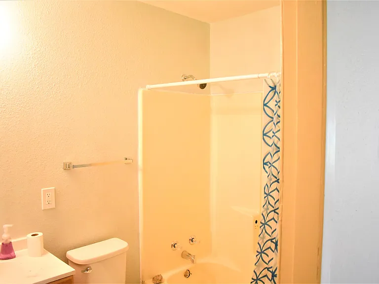 2114 Railroad St — Photo 7