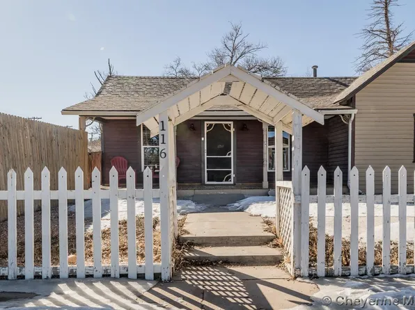 116 W 5th St, Pine Bluffs, WY 82082