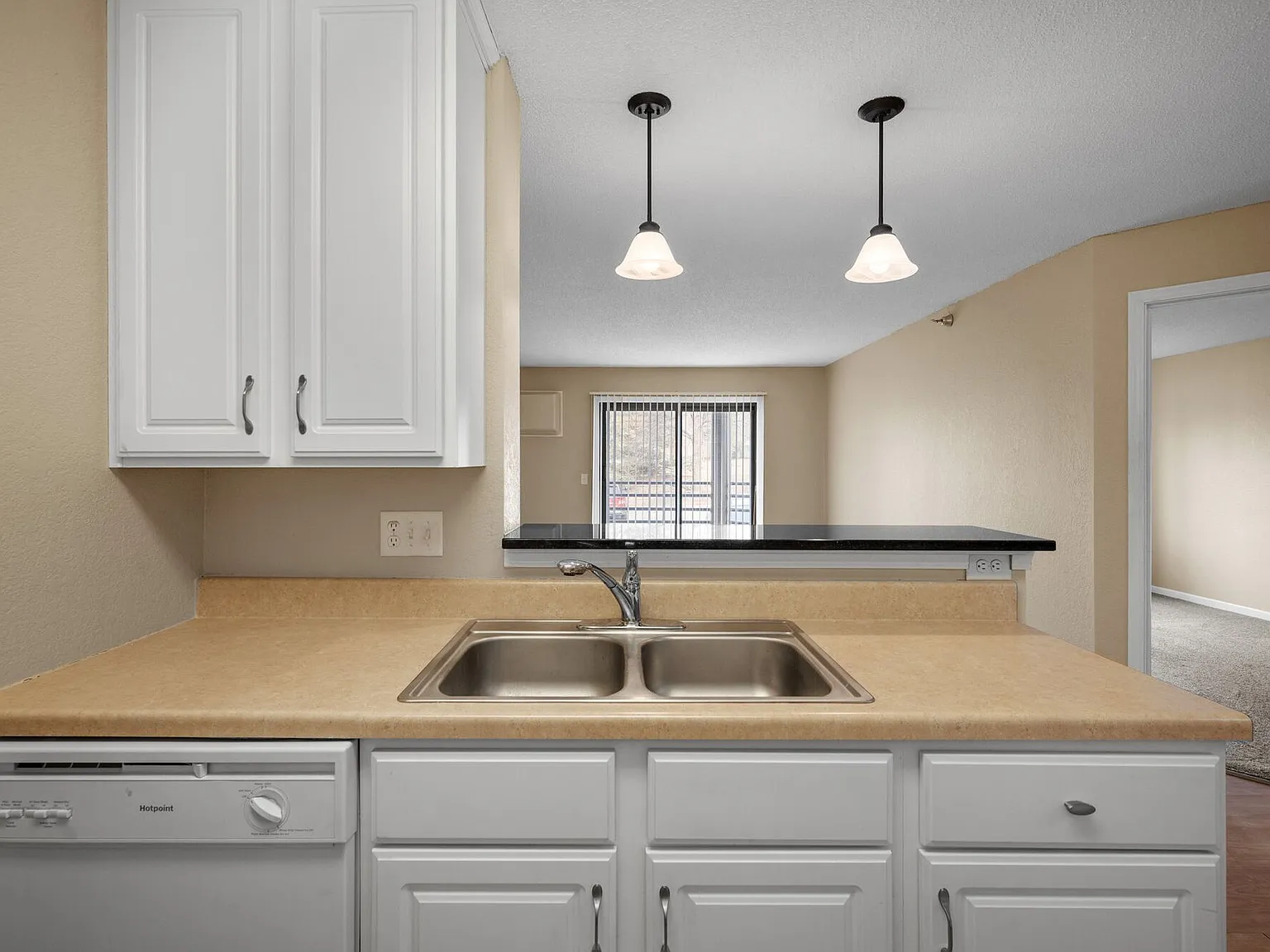 Sterling Ponds Apartments — Photo 4