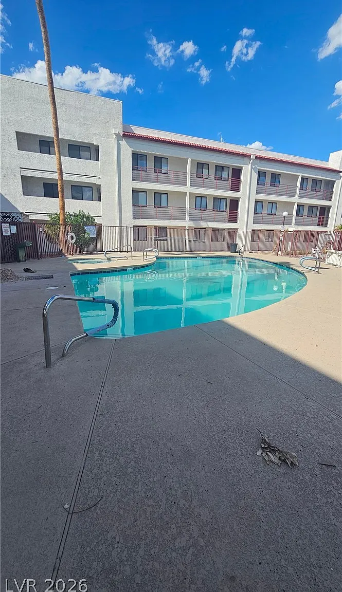 1 bed, 1.0 bath, 500 sqft, $700 — Photo 1
