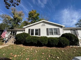 996-996 1/2 W 21st St, Connersville, IN 47331