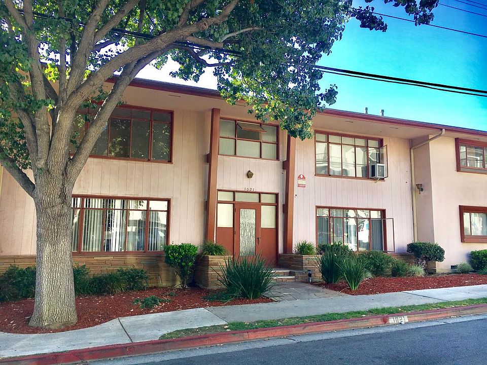1st image of 1021 N Sweetzer Ave APT 3