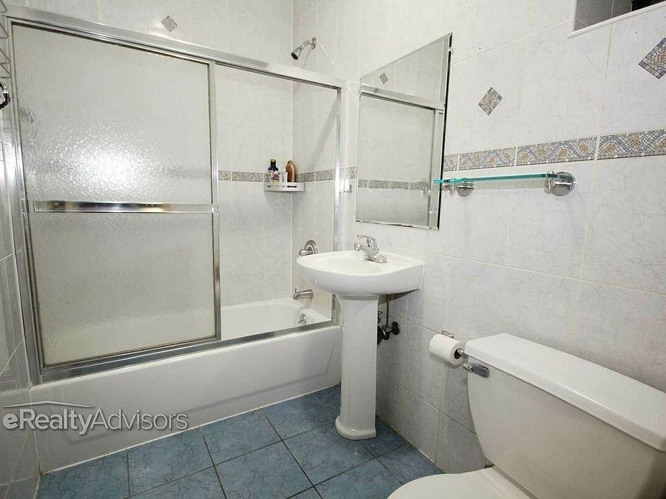 2nd image of 209 E 14th St #505F
