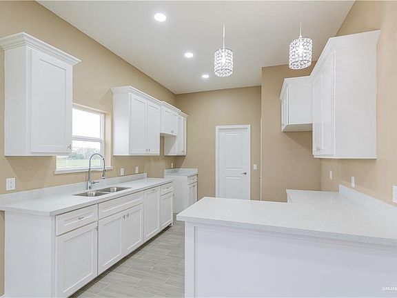 5th image of 2224 Derrick Ave
