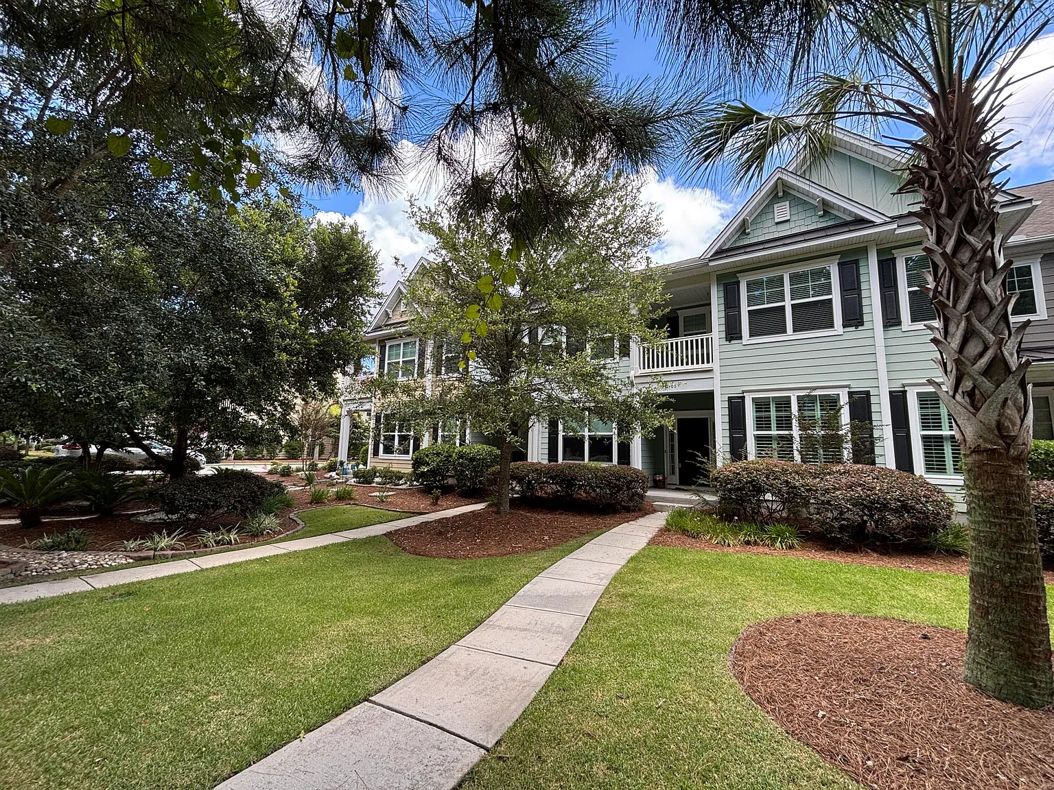3 bed, 2.5 bath, 2100 sqft, $3,250 — Photo 2