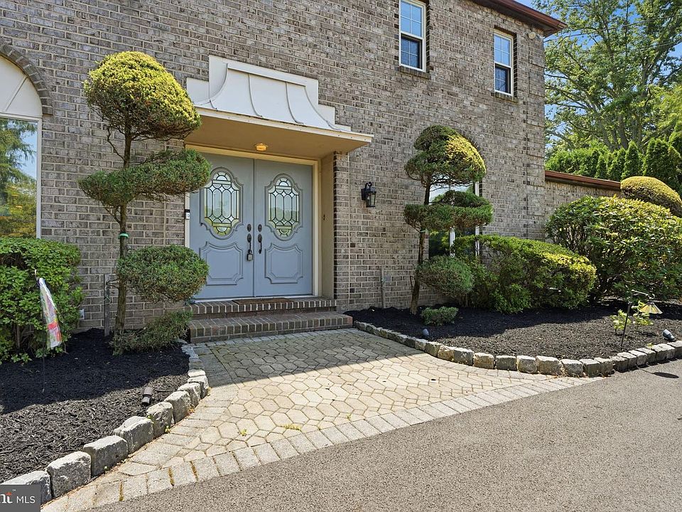 560 Lower Holland Rd, Holland, PA 18966 | Zillow