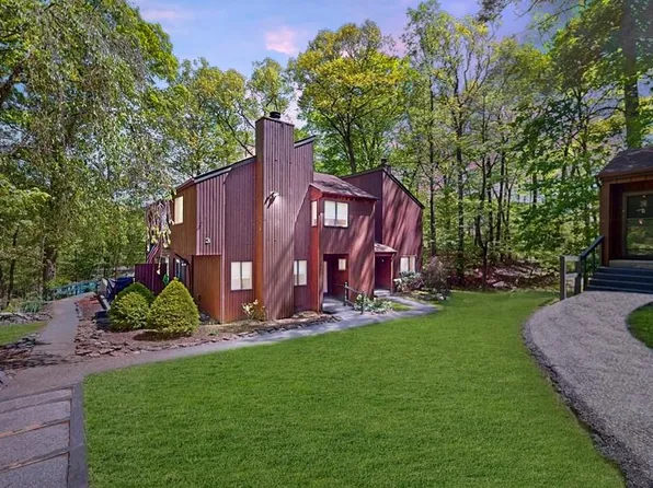 6 Acorn Court, Highland Mills, NY 10930