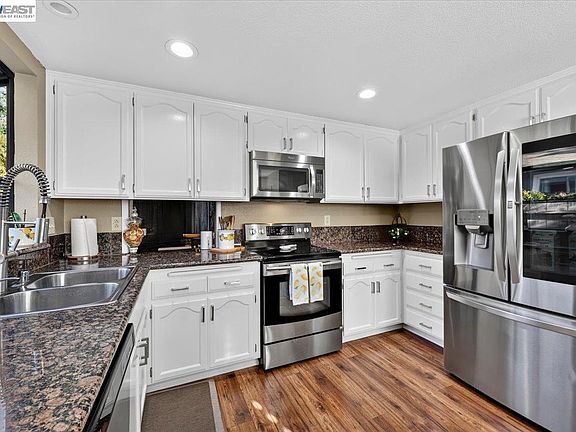 4th image of 4561 Edwards Ln