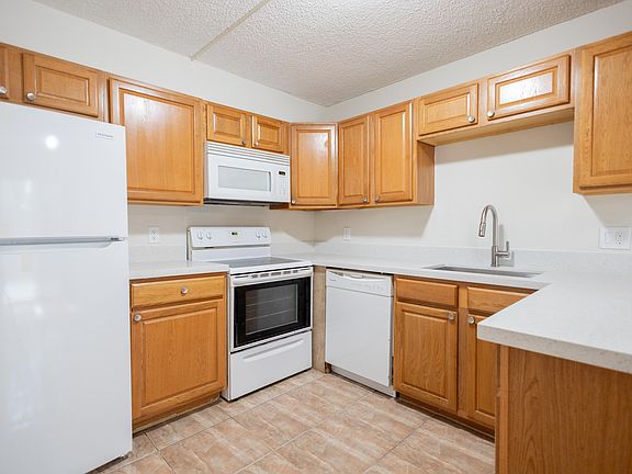 3rd image of 317 Woodland Rd