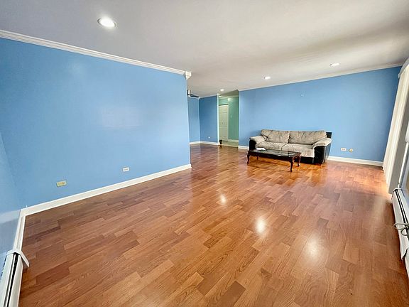 4th image of 703 Fullerton Ct #209