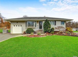 21 Eva Path, Commack, NY 11725