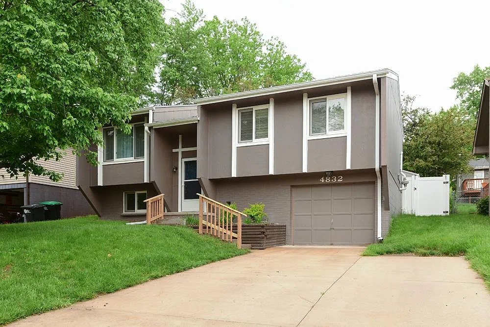3 bed, 1296 sqft, $1,995 — Photo 2