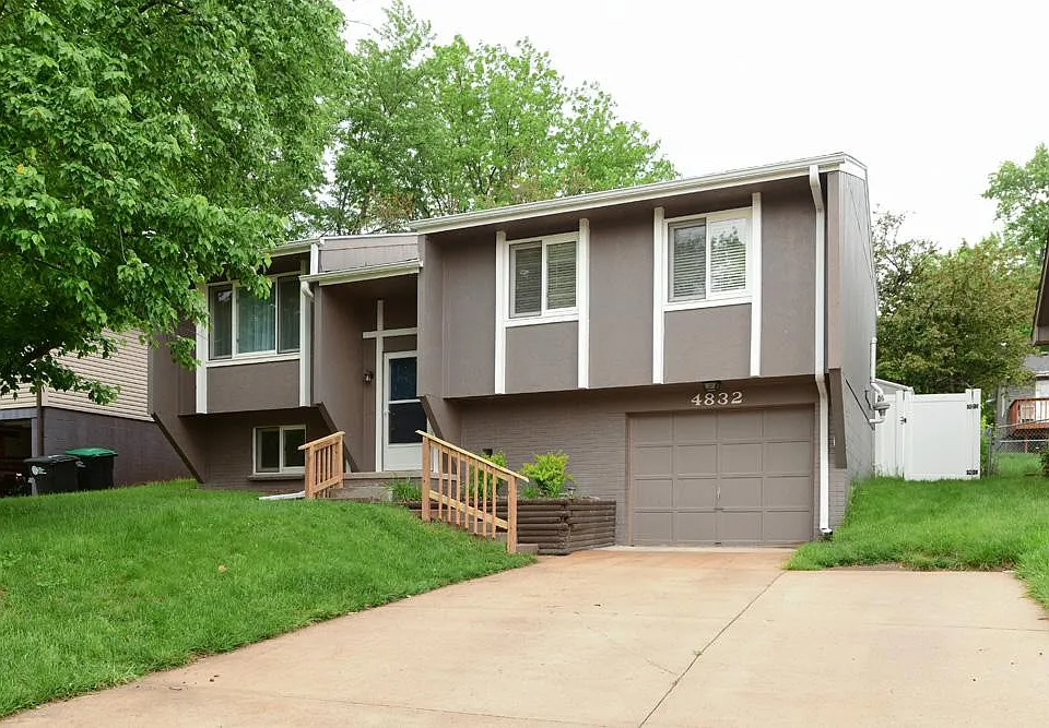 4832 N 130th Cir
