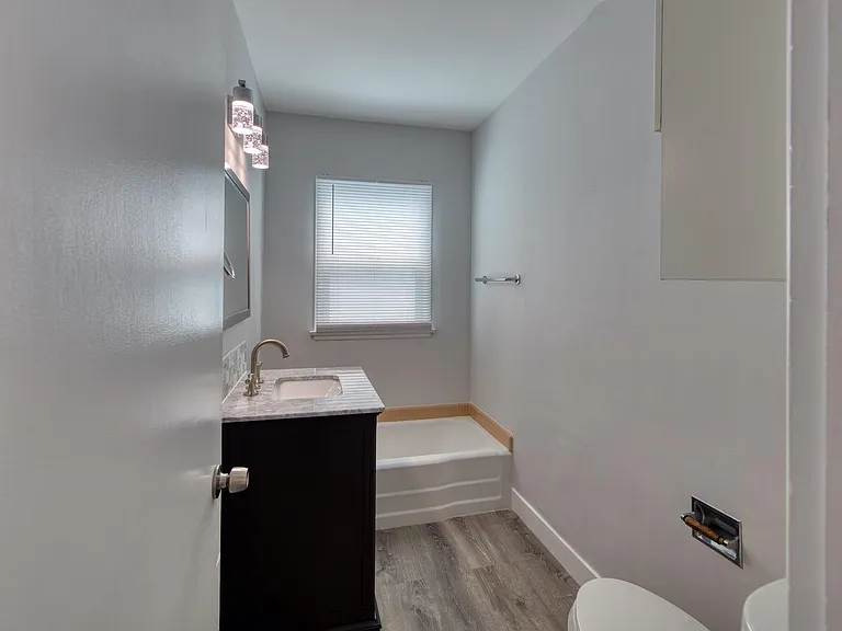 22041 Vanowen St — Photo 8