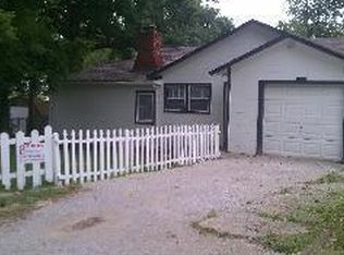 829 S Lake Dr, Independence, MO 64053