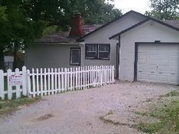829 S Lake Dr, Independence, MO 64053