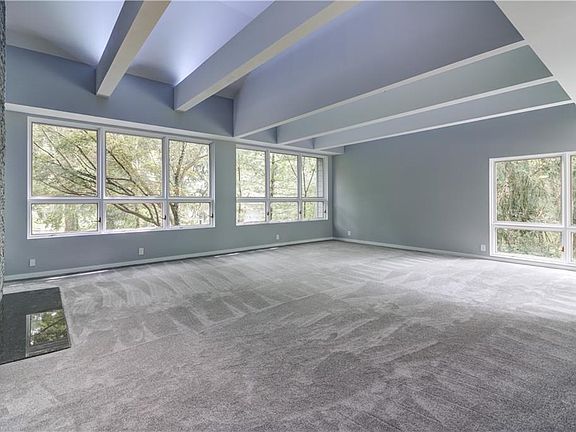 5th image of 18 Laurel Hill Ln